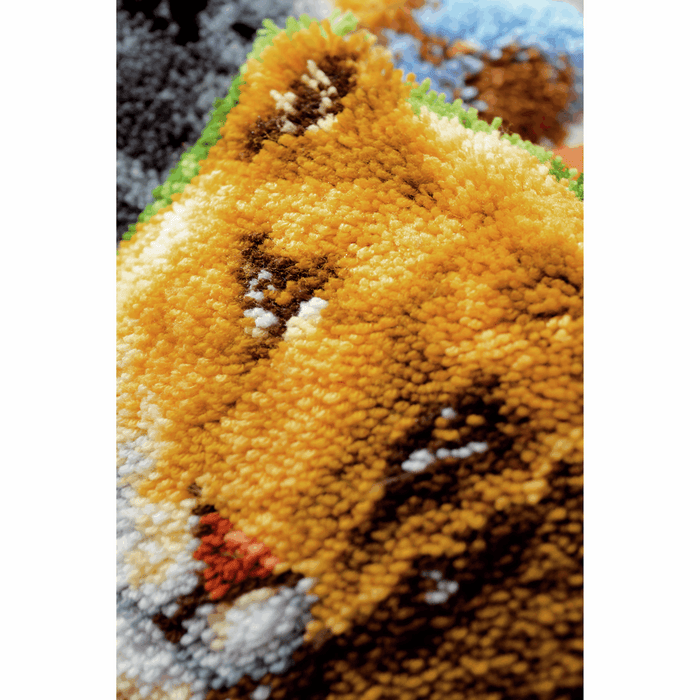 Latch Hook Kit: Cushion: Lioness and Cub